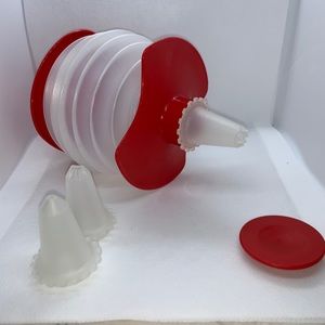Tupperware Squeeze-It Cake Decorator 3 Tips